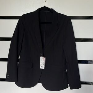 NWT- UNIQLO black travel blazer. Size Small.